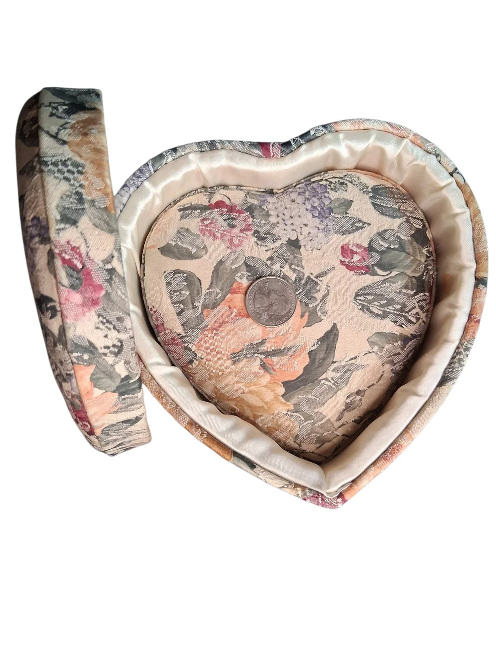 Vintage 90s stackable heart box set with lids in floral fabric/faux silk lining.